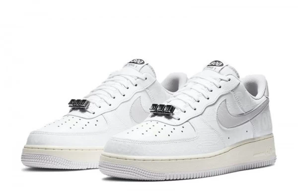 white nike sneakers