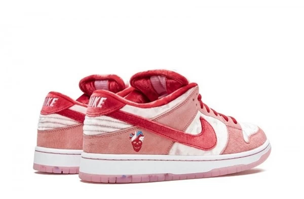 SB Dunk Low Valentine's Day StrangeLove - CT2552-800 | Good Reps Ret For Shoes