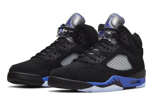 all black nike sneakers