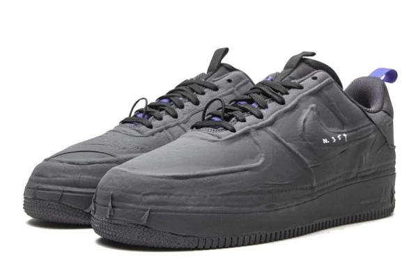 black nike sneakers