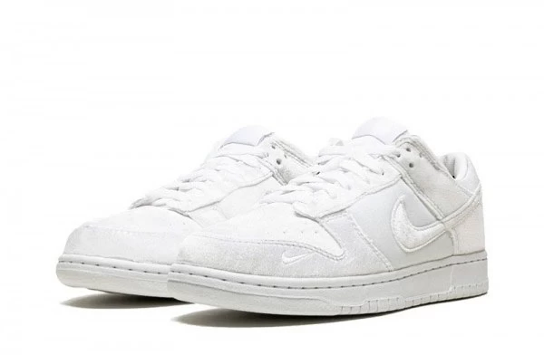 white nike sneakers
